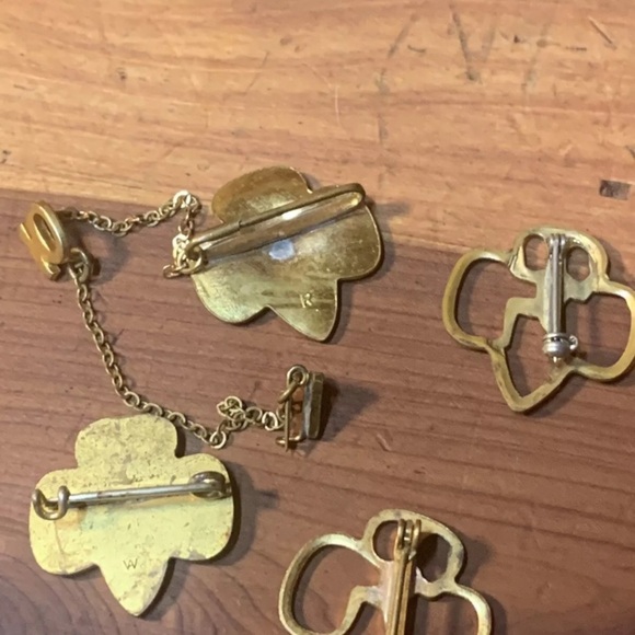 Vintage Girl Scouts of America Pins- Trefoil Membership Pin - Picture 3 of 5